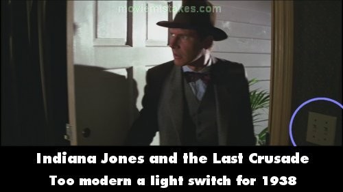 Phim Indiana Jones and The last Crusade (Cuộc thập tự chinh cuối cùng), công tắc điện xuất hiện trong phim ở bối cảnh năm 1930, mặc dù thực tế, đến những năm cuối của thập niên 70 của thế kỉ XX mới có công tắc điện.